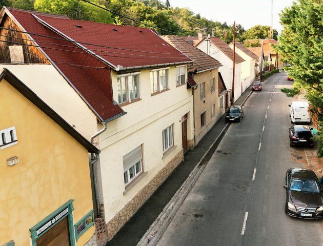 Eladó családi ház, Nagymaroson 99.9 M Ft, 7+1 szobás