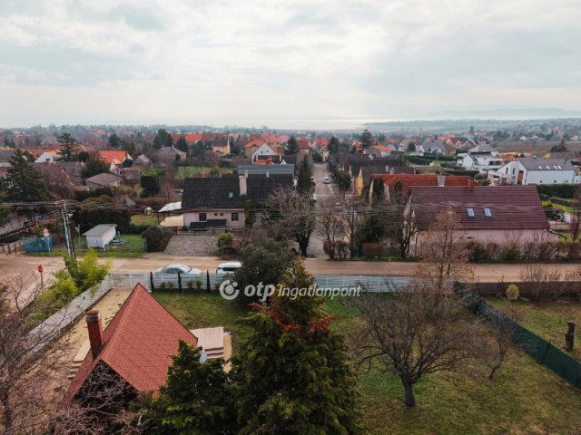 Eladó nyaraló, Csopakon 99.5 M Ft, 2 szobás