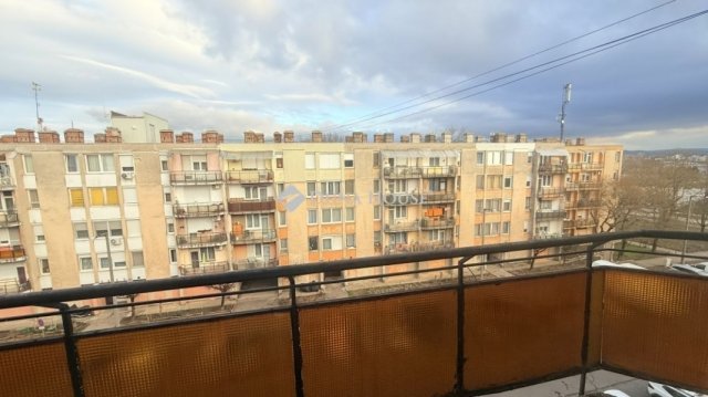 Eladó téglalakás, Tatabányán 26.9 M Ft, 1+1 szobás