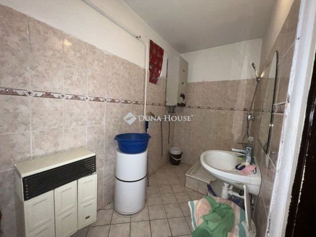 Eladó családi ház, Kisteleken 28.9 M Ft, 2 szobás