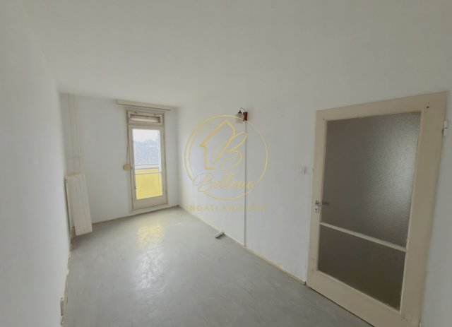 Eladó téglalakás, Pécsett 37 M Ft, 2 szobás