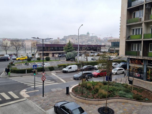 Kiadó téglalakás, albérlet, V. kerületben, Petőfi téren