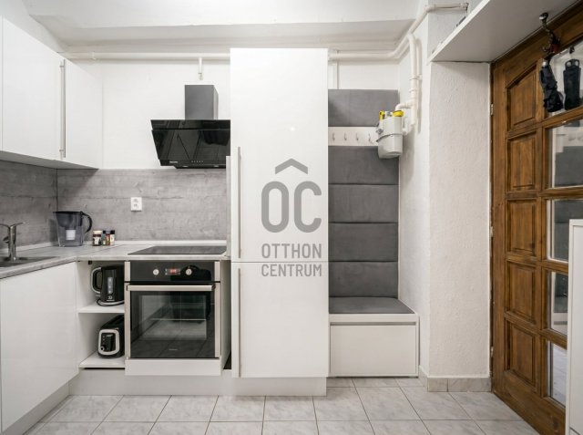 Eladó téglalakás, Budapesten, VI. kerületben 64.9 M Ft, 1 szobás