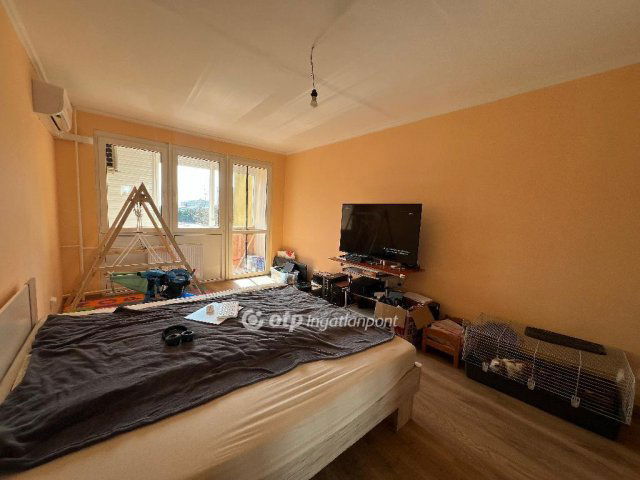 Eladó panellakás, Százhalombattán 68.4 M Ft, 2+1 szobás