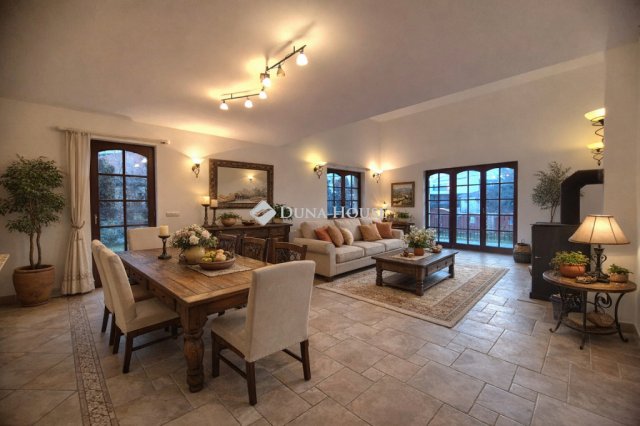 Eladó családi ház, Ürömön 229 M Ft, 5 szobás