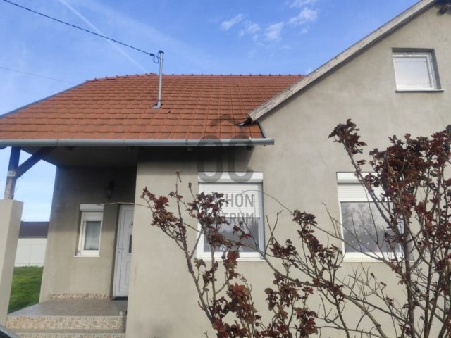 Eladó ikerház, Tápiószelén 33 M Ft, 3 szobás