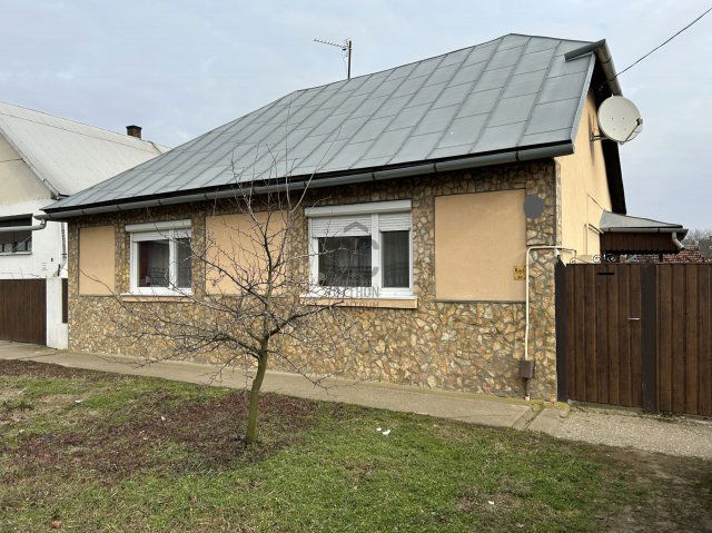 Eladó családi ház, Mándokon 29.9 M Ft, 3 szobás