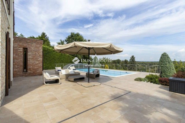 Eladó családi ház, Leányfaluban 318.16 M Ft, 8 szobás