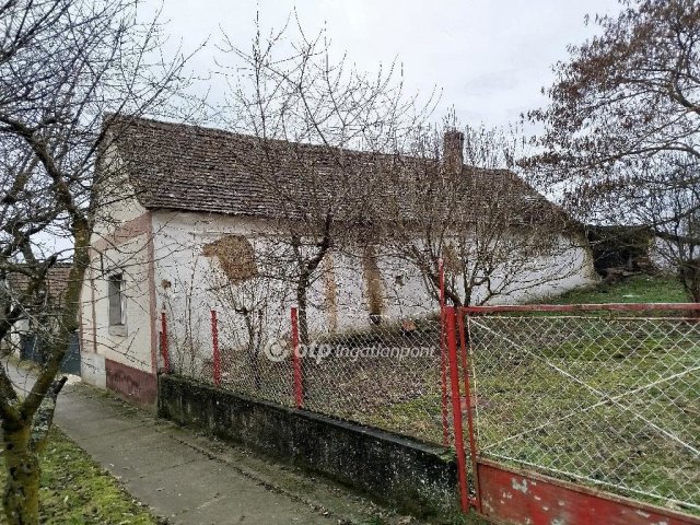 Eladó családi ház, Rádfalván 13.8 M Ft, 2 szobás