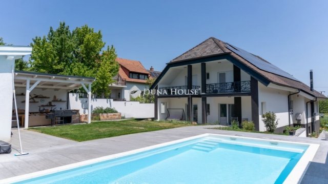 Eladó családi ház, Balatonfüreden 499 M Ft, 6 szobás