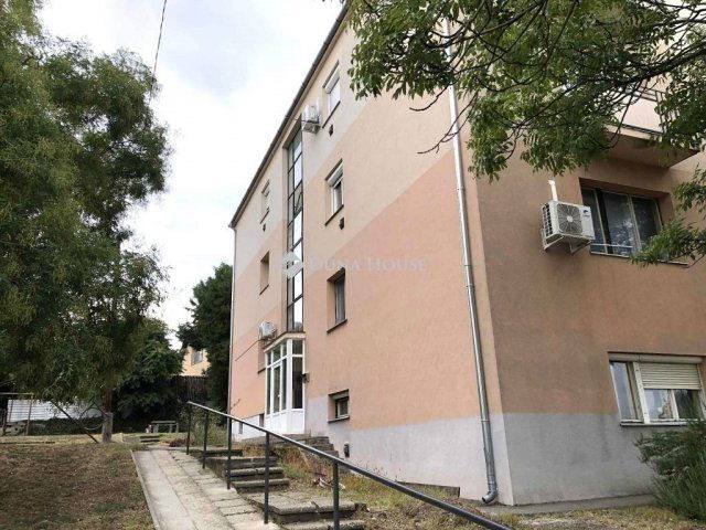 Eladó téglalakás, Pécsett 35.9 M Ft, 2 szobás