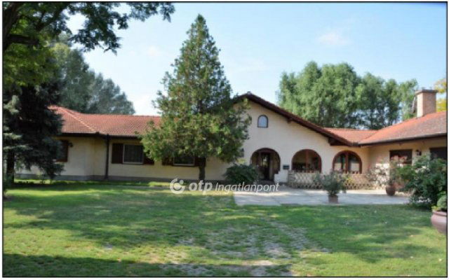 Eladó családi ház, Monoron 1269 M Ft, 14 szobás