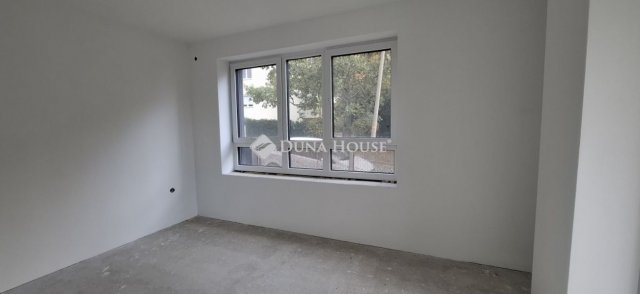 Eladó téglalakás, Pécsett 89.9 M Ft, 2+1 szobás