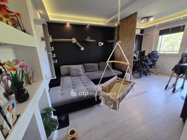 Eladó panellakás, Miskolcon 42.9 M Ft, 2+1 szobás