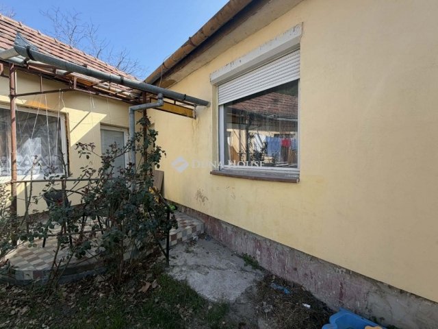 Eladó családi ház, Cegléden 69 M Ft, 5 szobás