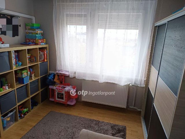 Eladó panellakás, Székesfehérvárott 66.9 M Ft, 2+1 szobás