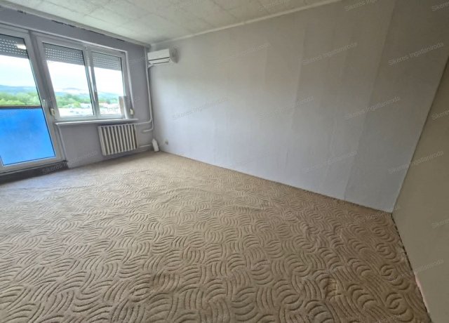 Eladó panellakás, Tatabányán 39.9 M Ft, 2 szobás