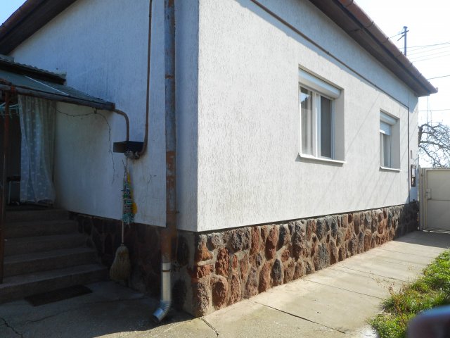 Eladó családi ház, Szegeden 55 M Ft, 3 szobás