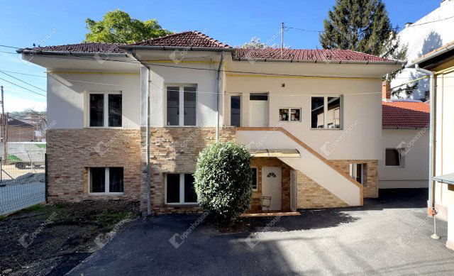 Eladó családi ház, Miskolcon 84.9 M Ft, 9 szobás