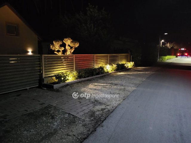 Eladó családi ház, Telkin 225 M Ft, 5+1 szobás