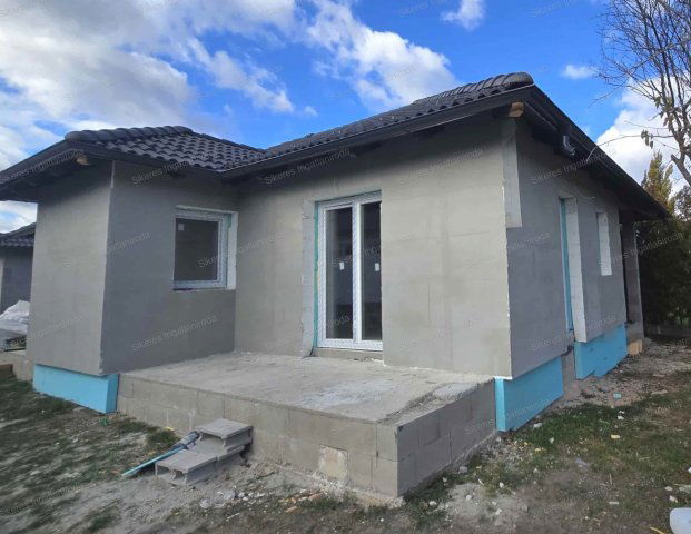 Eladó családi ház, Bicskén 89.99 M Ft, 4 szobás