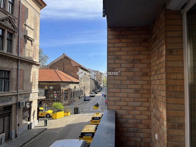 Eladó téglalakás, Budapesten, VIII. kerületben 72.9 M Ft