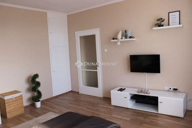 Eladó téglalakás, Makón 39.99 M Ft, 1 szobás