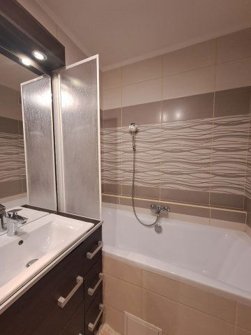 Eladó panellakás, Debrecenben 69.9 M Ft, 3 szobás