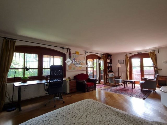 Eladó családi ház, Kesztölcön 118.9 M Ft, 6 szobás