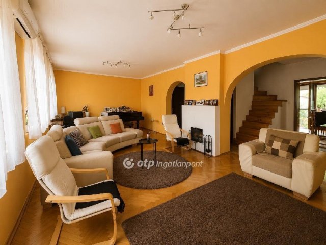 Eladó családi ház, Kecskeméten 94.9 M Ft, 6+1 szobás