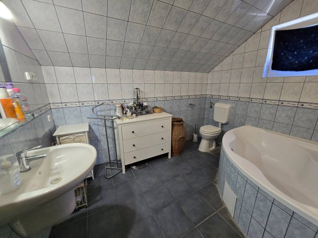 Eladó ikerház, Szigetszentmiklóson 92.5 M Ft, 4 szobás