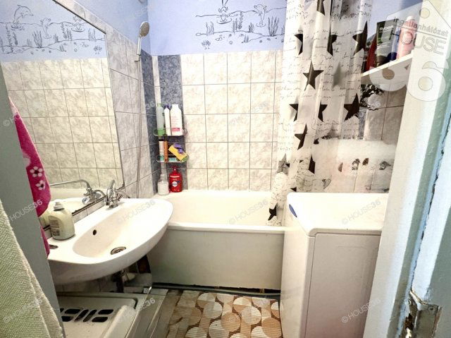 Eladó panellakás, Kiskunfélegyházán 29.99 M Ft, 2 szobás