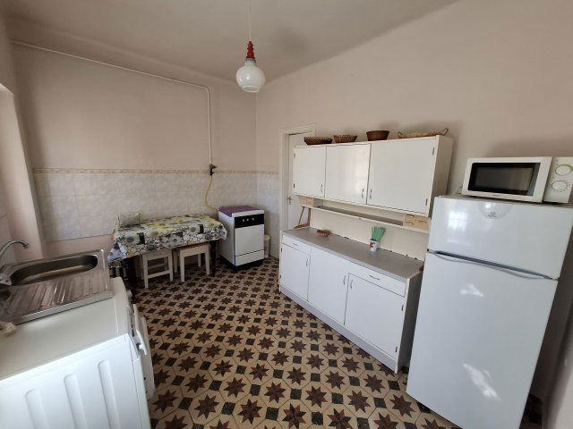 Kiadó téglalakás, albérlet, Mendén, Fő utcában 160 E Ft / hó