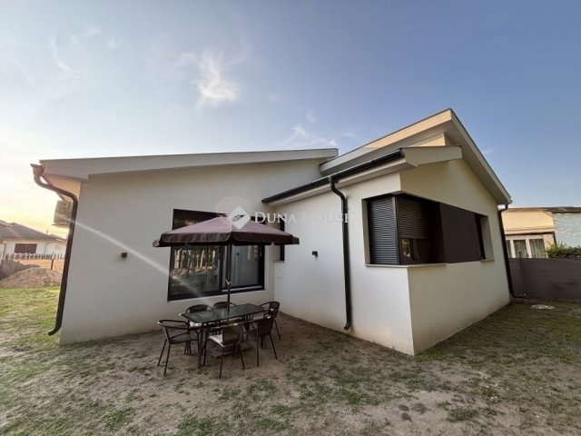 Eladó családi ház, Kecskeméten 134.99 M Ft, 4 szobás