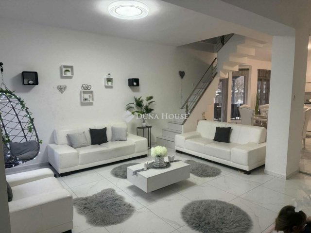 Eladó családi ház, Berhidán 69 M Ft, 6 szobás