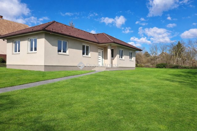 Eladó családi ház, Káván 69 M Ft, 4 szobás