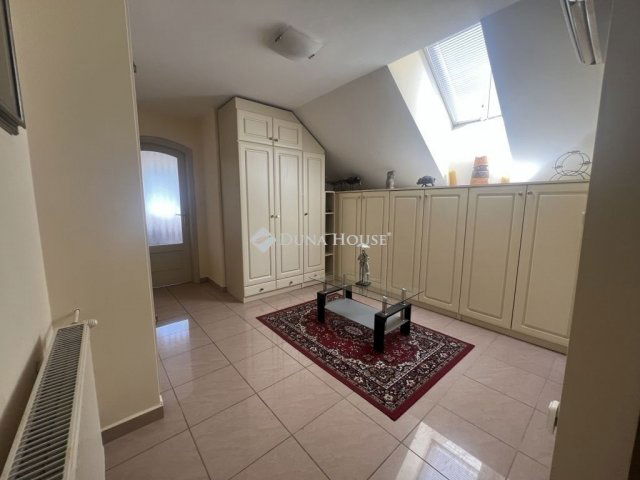 Eladó családi ház, Szegeden 150 M Ft, 4+1 szobás