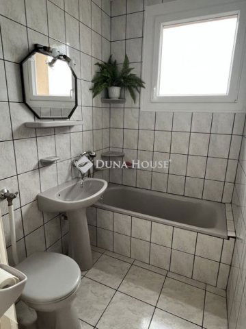 Eladó téglalakás, Dunaújvárosban 32.5 M Ft, 2 szobás