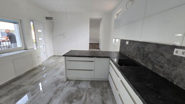 Eladó téglalakás, Budapesten, XX. kerületben 79.9 M Ft, 3 szobás