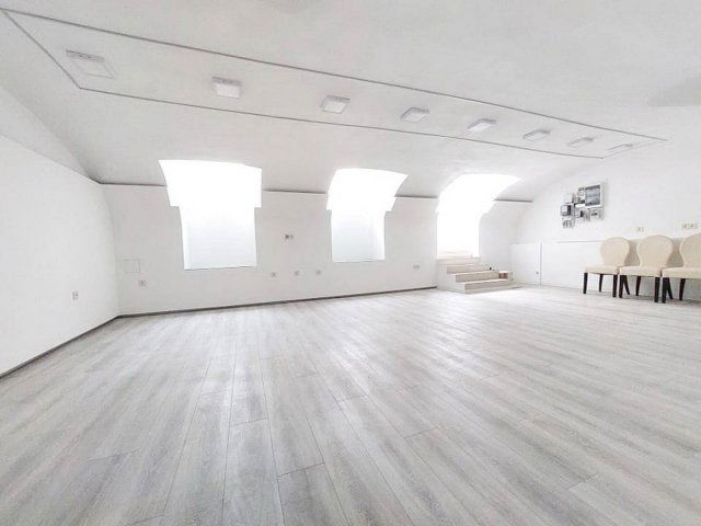 Eladó üzlethelyiség, Budapesten, V. kerületben 75 M Ft, 1 szobás