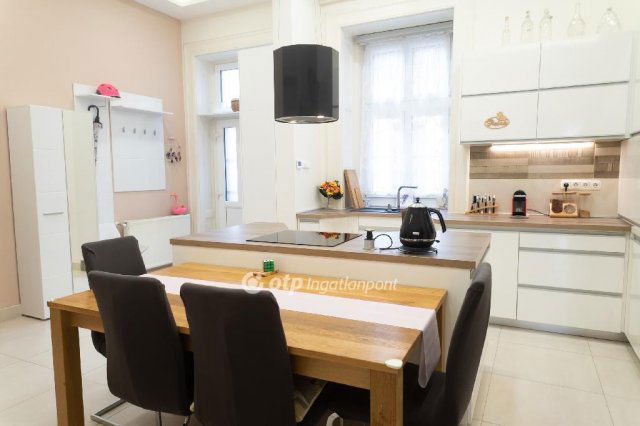 Eladó téglalakás, Budapesten, VII. kerületben 134.9 M Ft