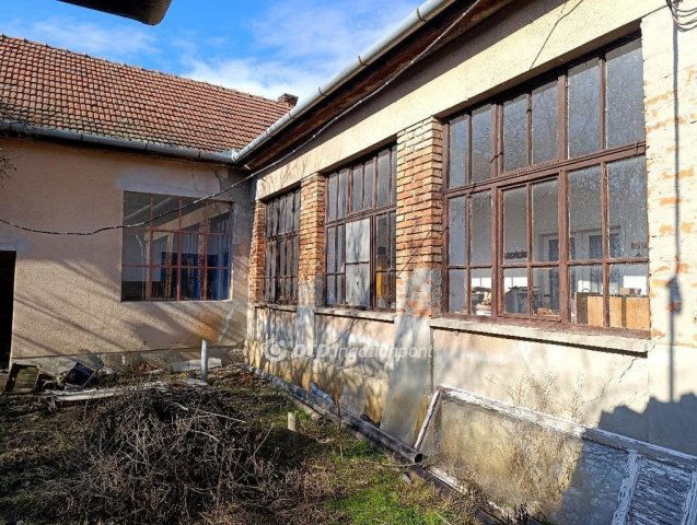 Eladó családi ház, Szegeden 65 M Ft, 4 szobás