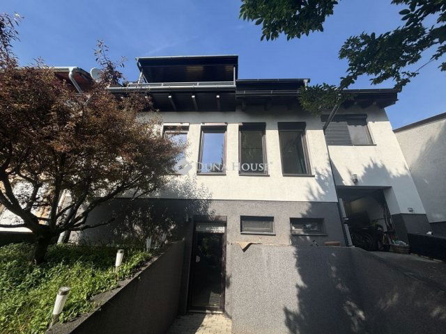 Eladó családi ház, Pécelen 135 M Ft, 5 szobás