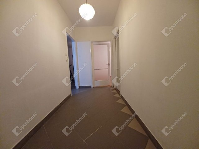 Eladó panellakás, Debrecenben 63.9 M Ft, 3 szobás