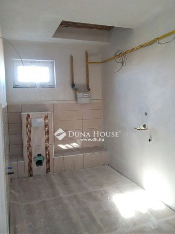 Eladó családi ház, Kápolnásnyéken 89.9 M Ft, 4 szobás