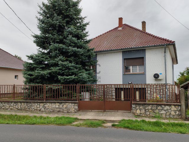 Eladó családi ház, Balatonszabadiban 69.99 M Ft, 3 szobás