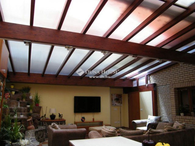 Eladó családi ház, Balatonfüreden 399 M Ft, 10 szobás