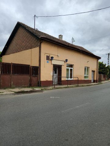 Eladó üzlethelyiség, Hajdúdorogon 40 M Ft, 4+2 szobás
