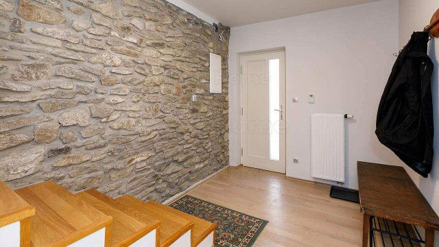 Eladó családi ház, Tihanyban 333 M Ft, 8+2 szobás