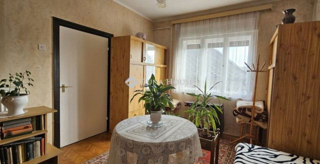 Eladó családi ház, Bogádon 64.99 M Ft, 4 szobás